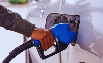 Alerta en los surtidores de Corrientes: la venta de combustibles cayó 2,7% en agosto | Caída del consumo