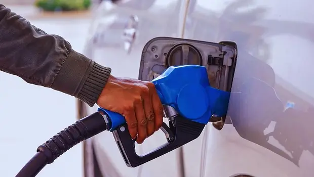 Alerta en los surtidores de Corrientes: la venta de combustibles cayó 2,7% en agosto | Caída del consumo