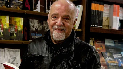 Paulo Coelho, escritor, sobre las relaciones románticas: "Las historias de amor nos acercan a la eternidad y a la esencia de la vida porque encierran en sí todos los secretos del mundo" Paulo Coelho, escritor, sobre las relaciones románticas: "Las historias de amor nos acercan a la eternidad y a la esencia de la vida porque encierran en sí todos los secretos del mundo"