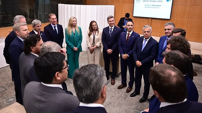 Santilli acelera las negociaciones y fija fin de mes como límite para suspender las PASO | Javier milei presidente