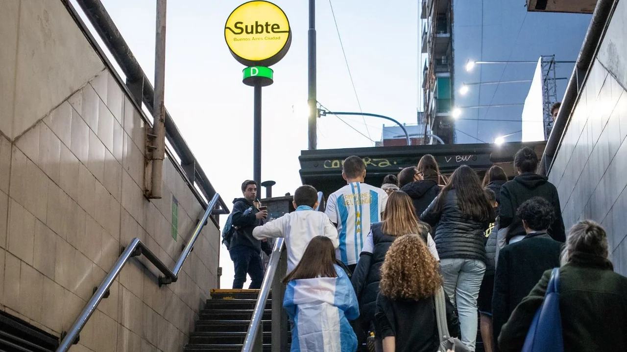 La línea D de subte extendió su horario de cierre por la despedida de Messi: qué estaciones estarán abiertas y hasta qué hora