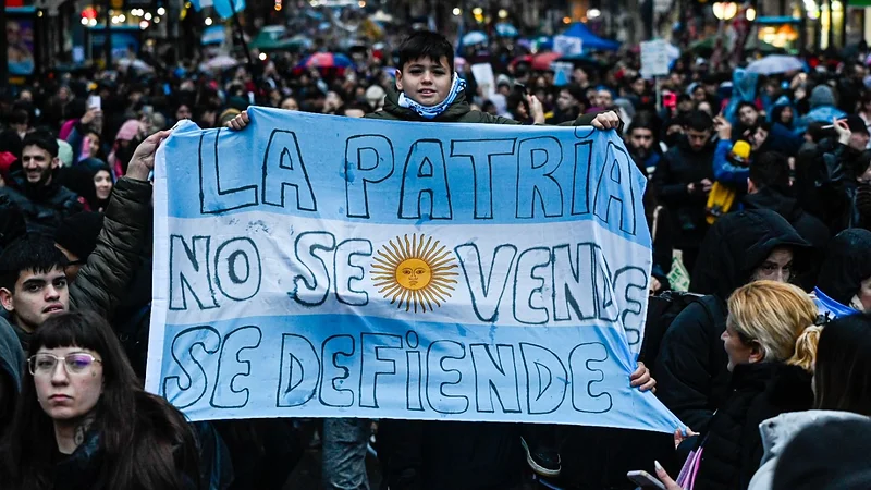 Trabajadores, empresarios y ex combatientes marcharon a la Corte por la Ley de Tierras