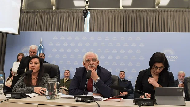 LLA cree que puede dictaminar el proyecto de "Soberanía", pero UP le pide dividirlo | Islas malvinas