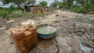 Sáenz, en la mira: pese a las denuncias de contaminación, hace un año que 2 mil familias continúan esperando agua en Salta Sáenz, en la mira: pese a las denuncias de contaminación, hace un año que 2 mil familias continúan esperando agua en Salta