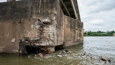 Desregulación fluvial: marítimos apuntaron contra los planes de Sturzenegger por un accidente en el puente Chaco-Corrientes Desregulación fluvial: marítimos apuntaron contra los planes de Sturzenegger por un accidente en el puente Chaco-Corrientes