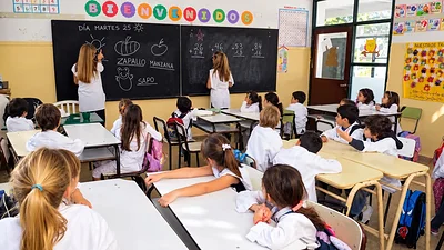 Santiago del Estero lidera el ranking entre las mejores provincias de salario docente y tiene el mayor aumento interanual Santiago del Estero lidera el ranking entre las mejores provincias de salario docente y tiene el mayor aumento interanual