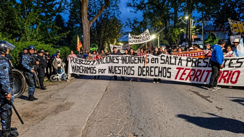 DESALOJO en SALTA: organizaciones de pueblos ORIGINARIOS denuncian AMENAZAS de DESALOJO y apuntar contra GUSTAVO SÁENZ | El Destape