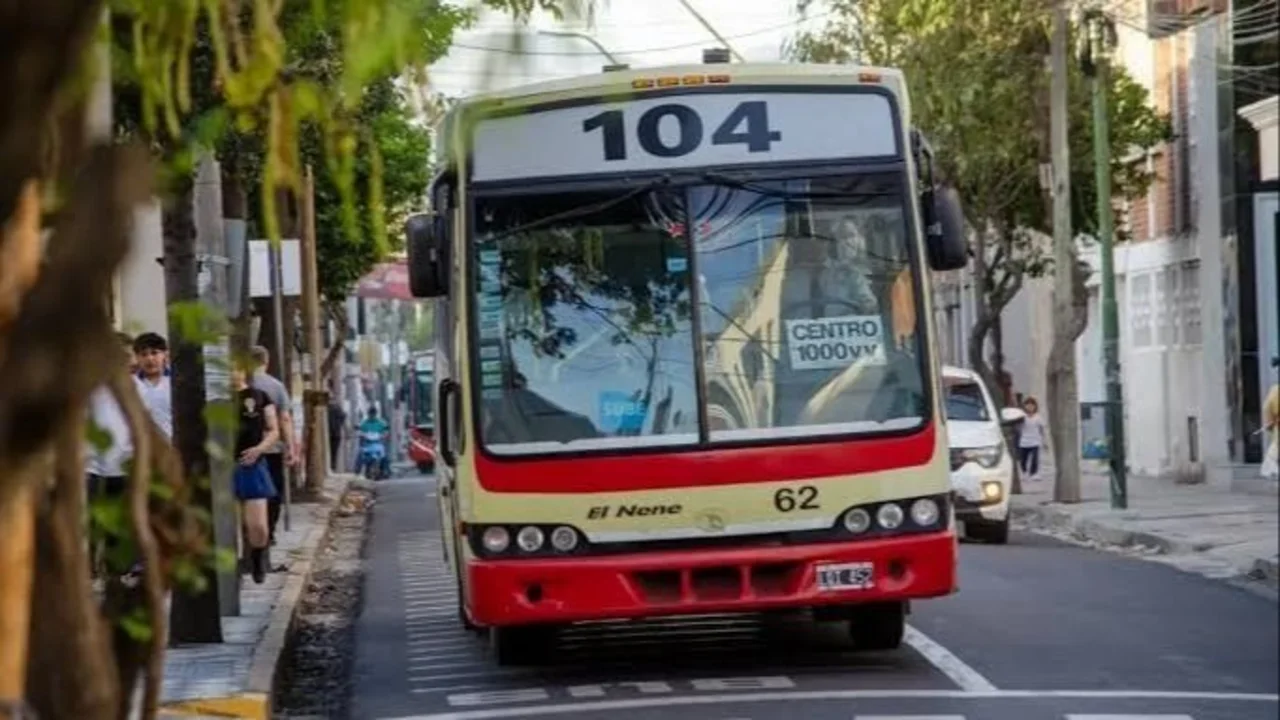 Alerta por la amenaza de paro de colectivo en dos provincias: la UTA exige el pago de sueldos adeudados