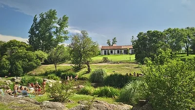 La villa turística que combina casonas históricas, sabores criollos y un río cristalino La villa turística que combina casonas históricas, sabores criollos y un río cristalino