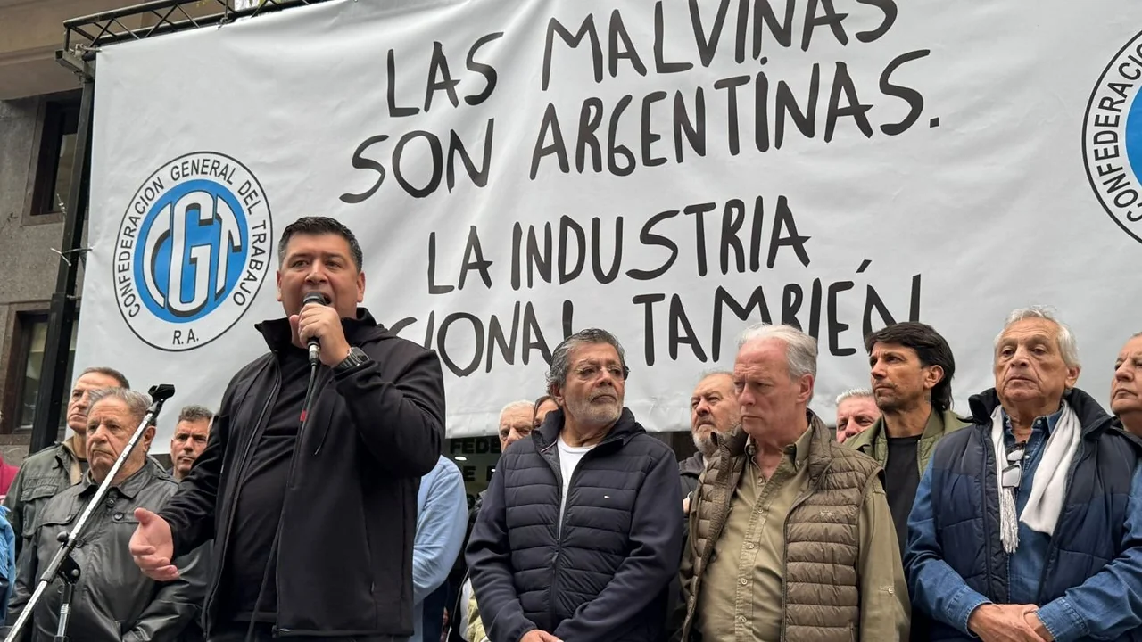 Neutralizada, la CGT se ilusiona con ser la celestina del PJ