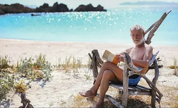 El hombre que decidió vivir solo en una isla paradisíaca por 30 años | Historias de vida