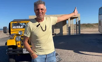 Dejó todo para vivir frente al mar: vendió su negocio, armó un motorhome y vive en la play | Historias de vida