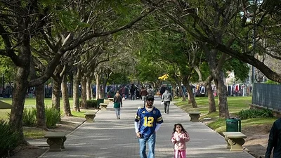 Uno por uno: cuáles son los 16 parques y plazas de Buenos Aires donde instalarán cafés y nuevos servicios Uno por uno: cuáles son los 16 parques y plazas de Buenos Aires donde instalarán cafés y nuevos servicios