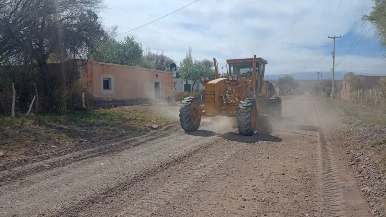 Seguridad vial: La Rioja despliega cuadrillas en rutas y caminos de toda la provincia para la circulación
