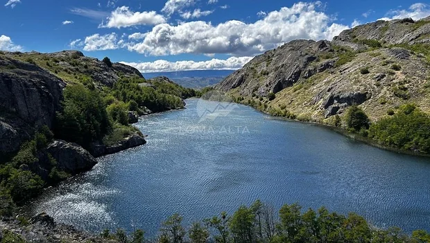 Inmobiliaria quiso vender un campo de frontera con un lago tras el fallo de la Corte | Ley de tierras