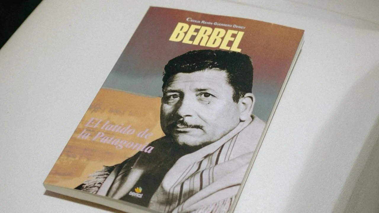 Escribió más de 1.300 canciones y marcó para siempre la cultura patagónica, un libro retrata la vida de Marcelo Berbel y lo presentan en Buenos Aires