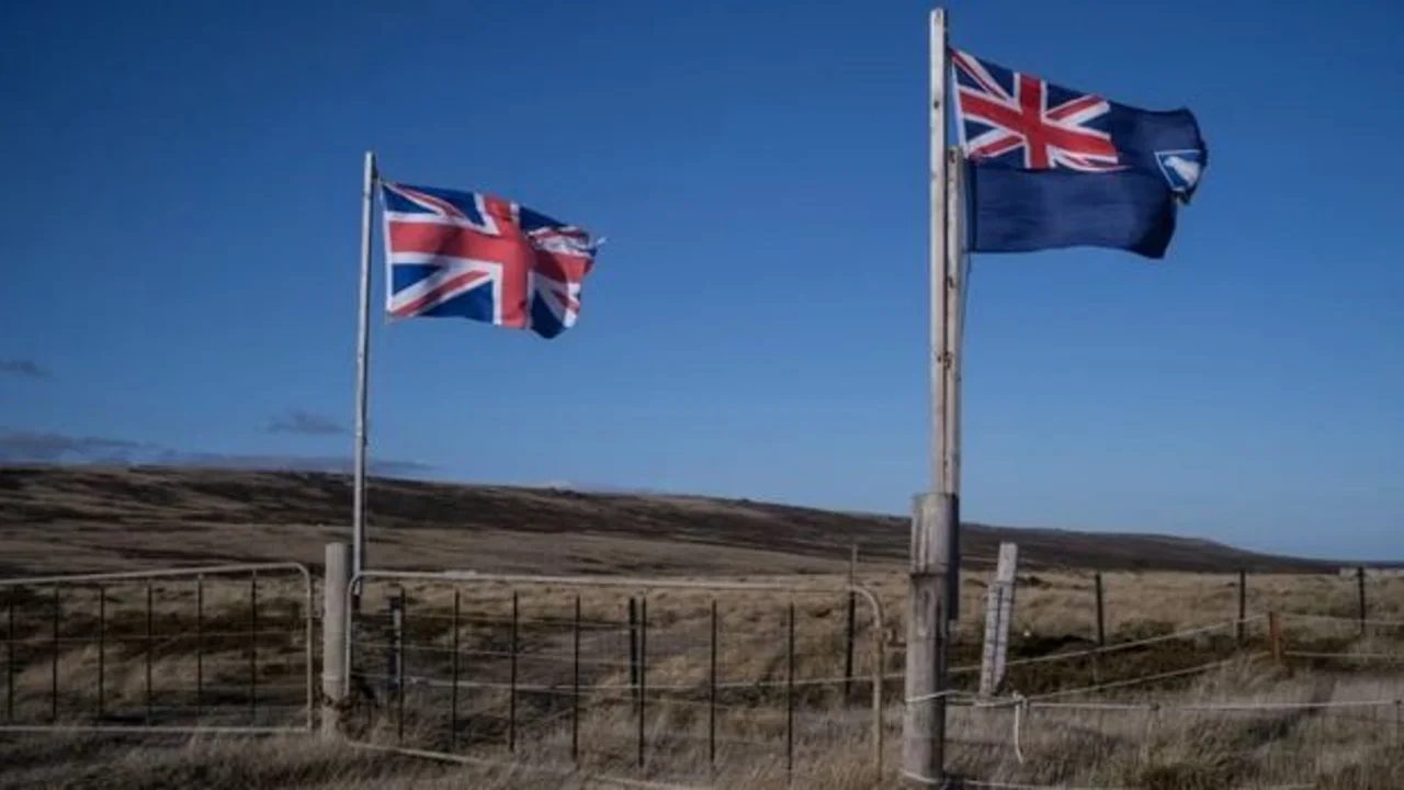 Reino Unido promete "protección" a empresas en Malvinas y pidió "garantías" a Interpol