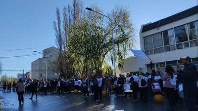 Santa Cruz: el Poder Judicial sobreseyó a una docente denunciada por protestar contra el gobierno de Claudio Vidal Santa Cruz: el Poder Judicial sobreseyó a una docente denunciada por protestar contra el gobierno de Claudio Vidal