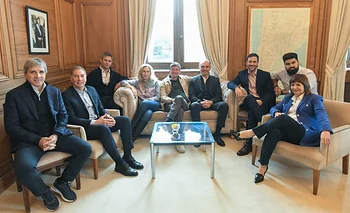 Mesa política del Gobierno: Mercado de Capitales, Malvinas y el Papa | Seguimiento minuto a minuto