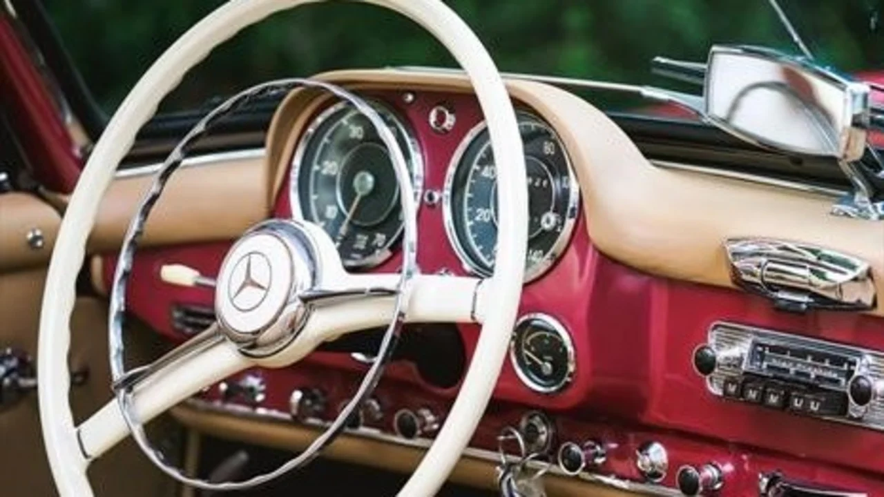 Cómo cambió el volante de los autos con los años y por qué hoy parece una computadora