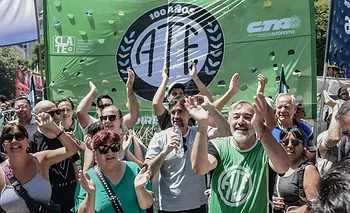 Denuncian que el Gobierno se endeudó para pagar los retiros voluntarios a estatales | Estatales
