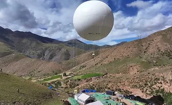 Asombro por el globo gigante para construir en alta montaña | Curiosidades