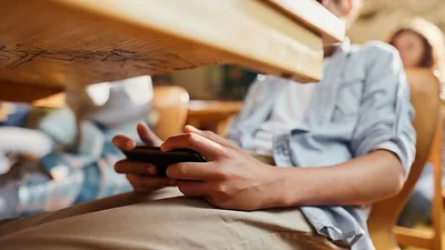 Impulsada por Quintela, La Rioja sancionó una ley para regular el uso de celulares en las escuelas Impulsada por Quintela, La Rioja sancionó una ley para regular el uso de celulares en las escuelas
