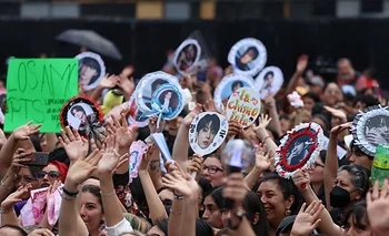 Quiénes están detrás de las ARMYs argentinas que reciben a BTS y movilizan masas | Música