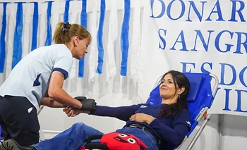 Nadie se salva solo: convocan a donar sangre por la baja cantidad de voluntarios | La plata