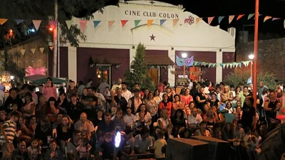 A poco más de una hora de CABA: el pueblo que conserva un cine de los años 30. A poco más de una hora de CABA: el pueblo que conserva un cine de los años 30.