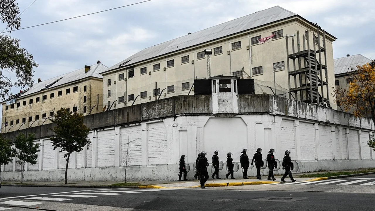 Cárceles federales sobrepobladas: advierten que hay más de 12 mil detenidos y el sistema está saturado