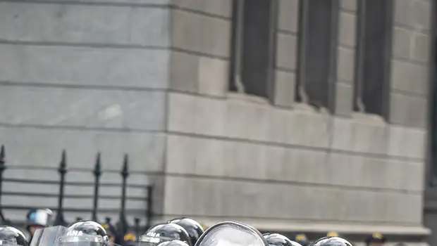 Fotografiar tu propio balazo mientras cierran la causa FMI | Represión 