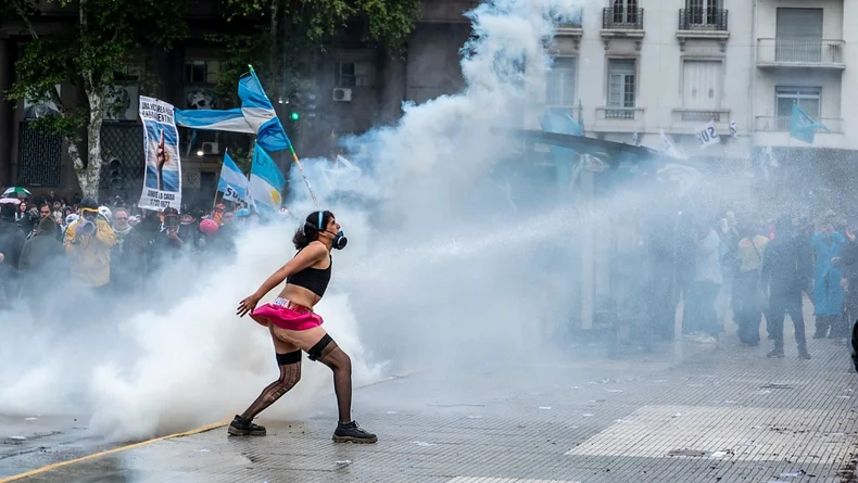 Milei gana con la casta, pero no puede con la calle y volvió a reprimir | Marcha federal universitaria