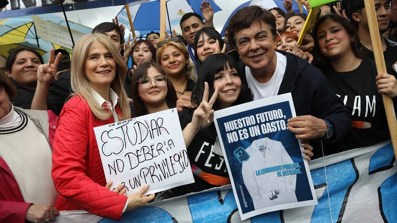 "No podemos perder el derecho al futuro": Fernando Espinoza participó de la Marcha Federal Universitaria