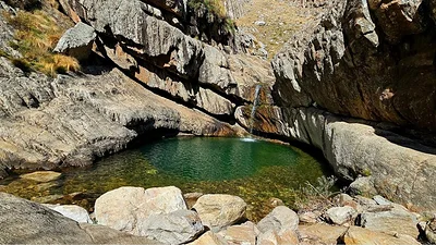 El piletón natural de las sierras bonaerenses que sorprende con una cascada de 3 metros El piletón natural de las sierras bonaerenses que sorprende con una cascada de 3 metros