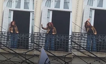 Día de la Lealtad: Cristina Kirchner salió al balcón para saludar a los militantes | Día de la lealtad