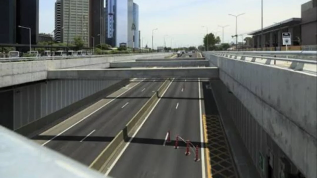 Cuándo se puede pasar en auto por el Paseo del Bajo de la Ciudad de Buenos Aires