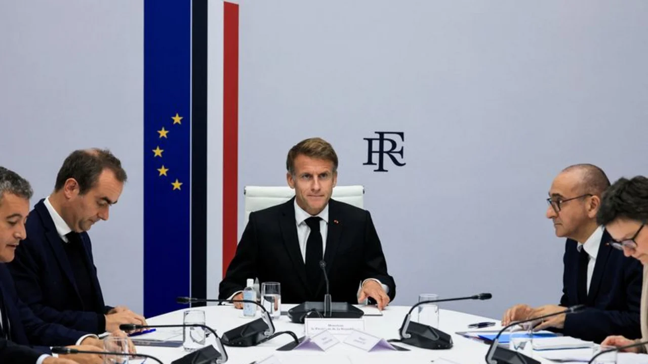 Macron rechazó la renuncia del ministro del Interior tras las masivas protestas en Francia