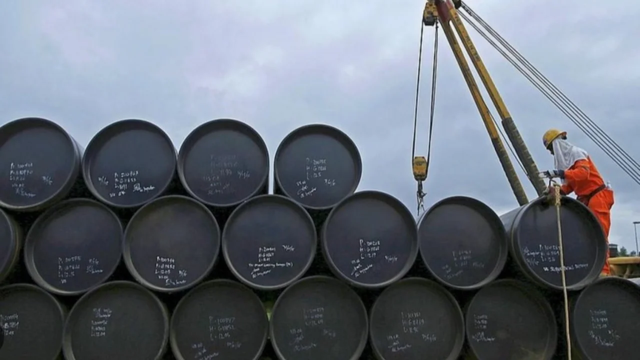 El petróleo se dispara más de 5% por la guerra de Medio Oriente y supera los US$110