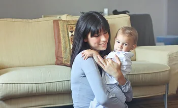 Cuánto ganan una  niñera y cuidadores de adultos | Personal doméstico