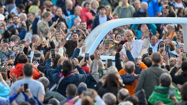 El Papa recorrió la plaza San Pedro y crecen las esperanzas de su visita a Argentina | Papa león xiv