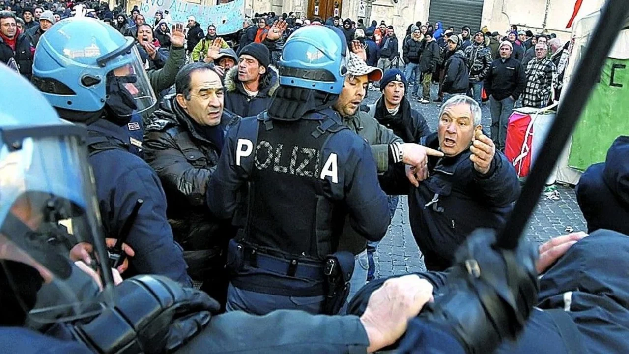 Italia: la protesta de camioneros provoca escasez de alimentos y pone en alerta al gobierno