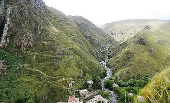 El pueblito dormido del sur cordobés: está escondido entre las sierras y se llega a pie | Escapadas