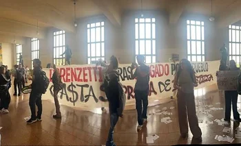 "Casta suprema": estudiantes repudiaron a Lorenzetti en la UBA por la Ley de Tierras | Ley de tierras
