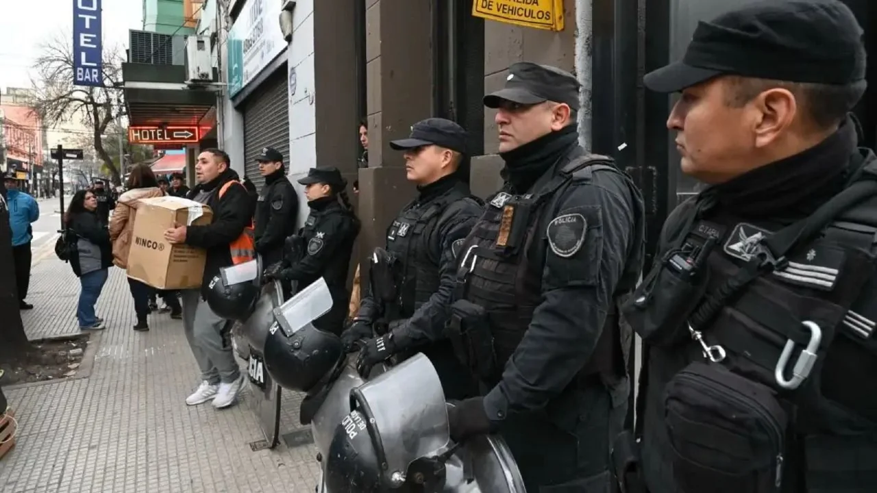 Diputados aprobó "desalojos exprés" que propuso el Gobierno: qué son y a quiénes afecta