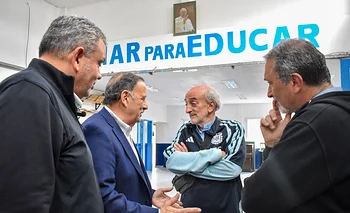 Junto a sacerdotes y vecinos, Quintela recorrió las villas de Zabaleta y Soldati | Políticas públicas