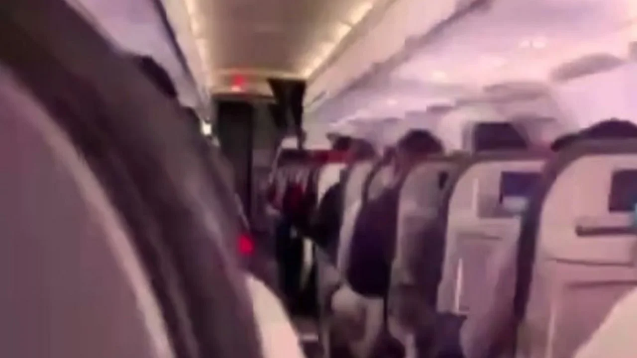 Chile: le cayó un rayo a un avión en pleno vuelo y quedó registrado en video