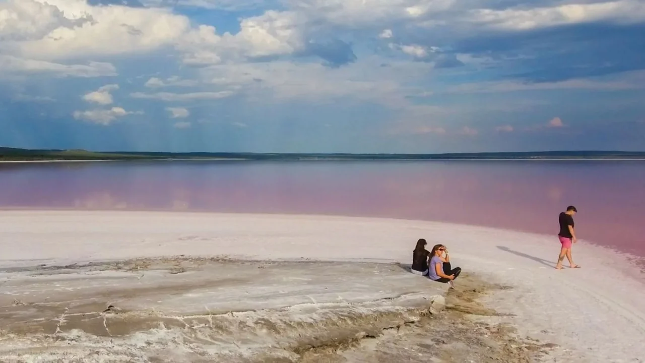 El salar encantado de La Pampa: a 200 metros de altura, forma lagunas después de cada lluvia