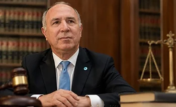 Tras las protestas en su contra, Lorenzetti afirmó: "La Corte no vende tierras" | Ley de tierras rurales