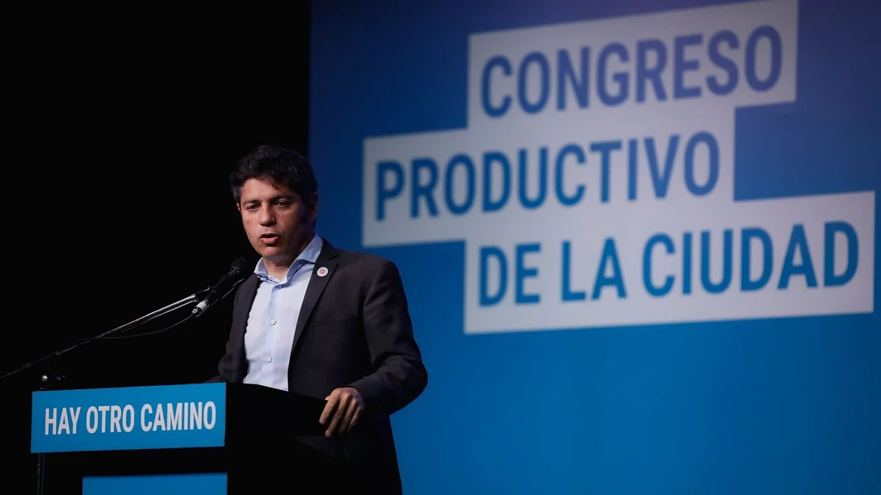 “Hay que cambiar el rumbo del país”: Kicillof desembarcó en la ciudad de Buenos Aires y llamó a construir una alternativa para el 2027